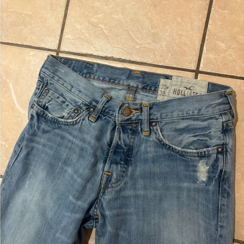 Distressed Hollister Jeans‎
